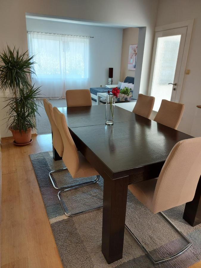 Appartement Apartman Larisa à Kampor Extérieur photo
