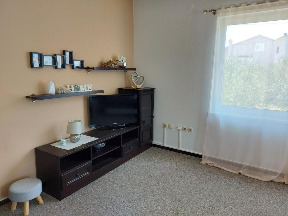 Appartement Apartman Larisa à Kampor Extérieur photo