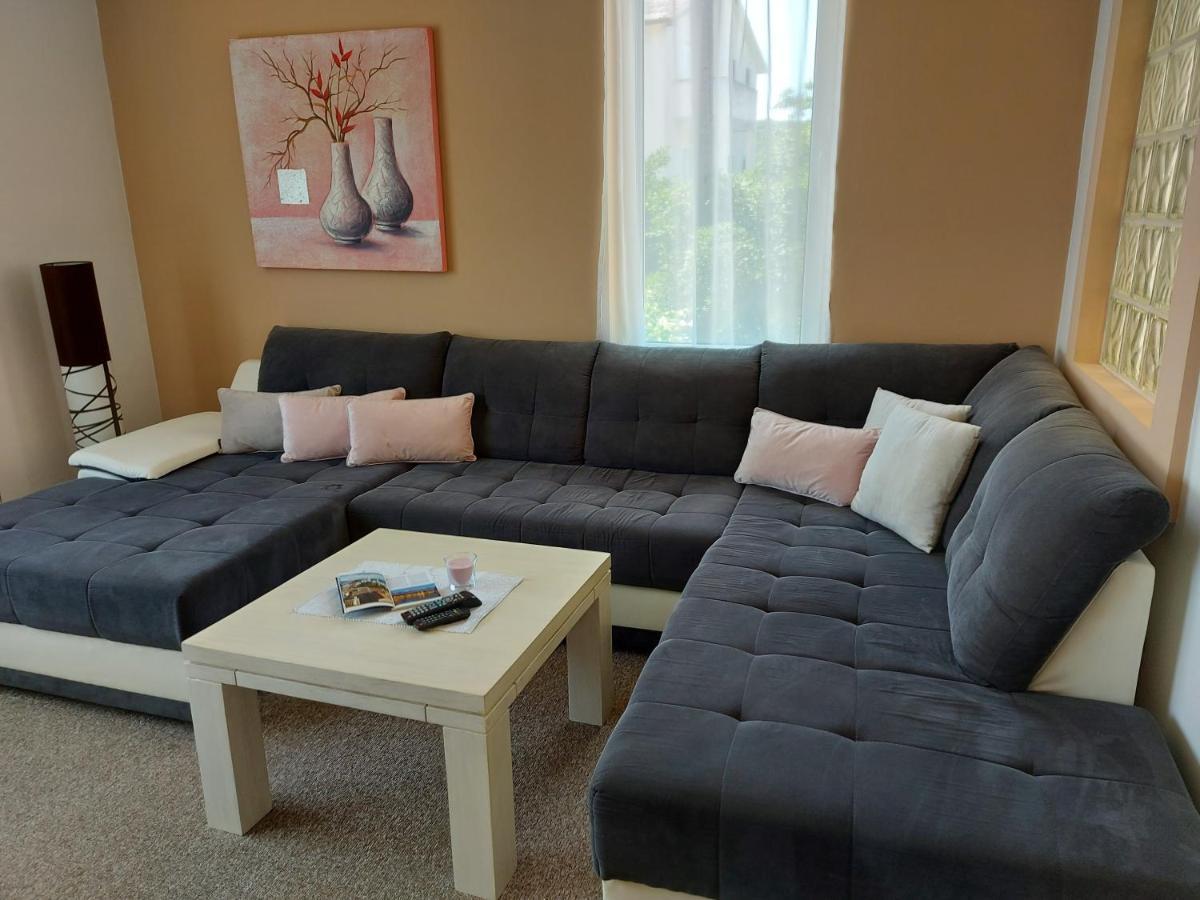 Appartement Apartman Larisa à Kampor Extérieur photo