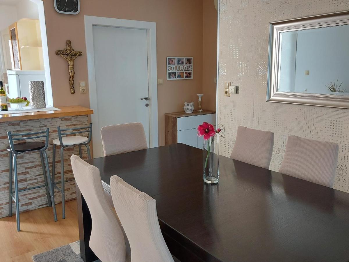 Appartement Apartman Larisa à Kampor Extérieur photo