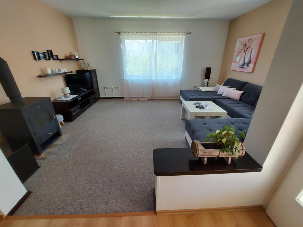 Appartement Apartman Larisa à Kampor Extérieur photo