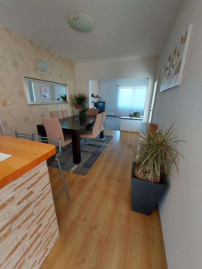 Appartement Apartman Larisa à Kampor Extérieur photo