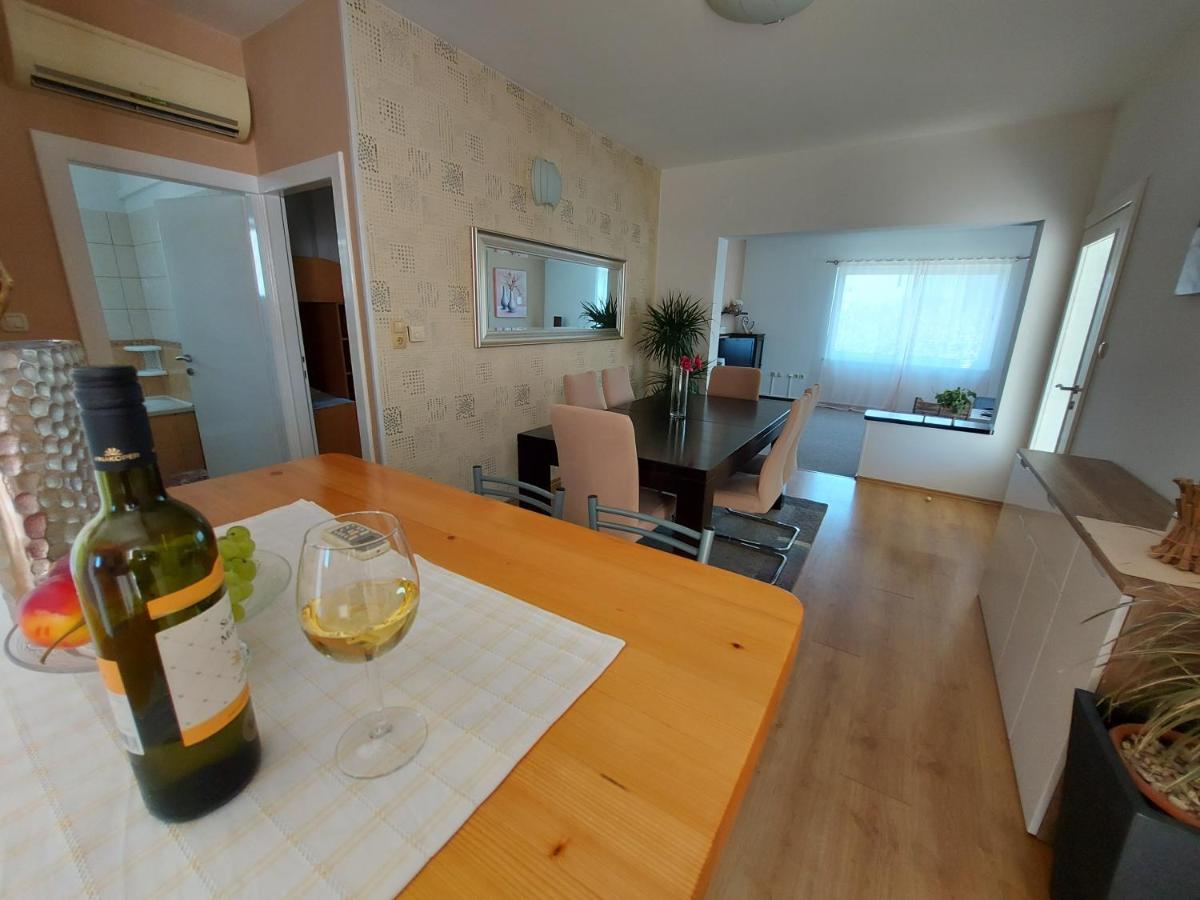 Appartement Apartman Larisa à Kampor Extérieur photo