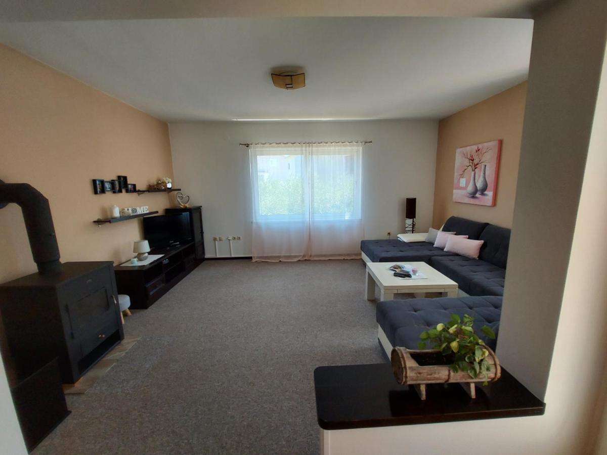 Appartement Apartman Larisa à Kampor Extérieur photo