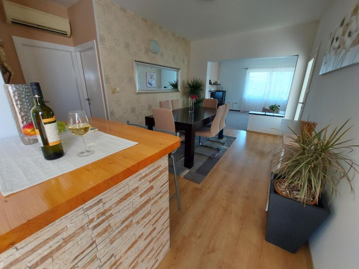 Appartement Apartman Larisa à Kampor Extérieur photo