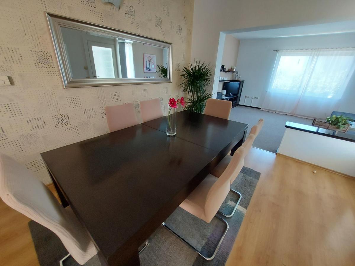 Appartement Apartman Larisa à Kampor Extérieur photo