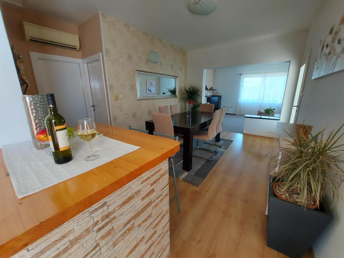 Appartement Apartman Larisa à Kampor Extérieur photo