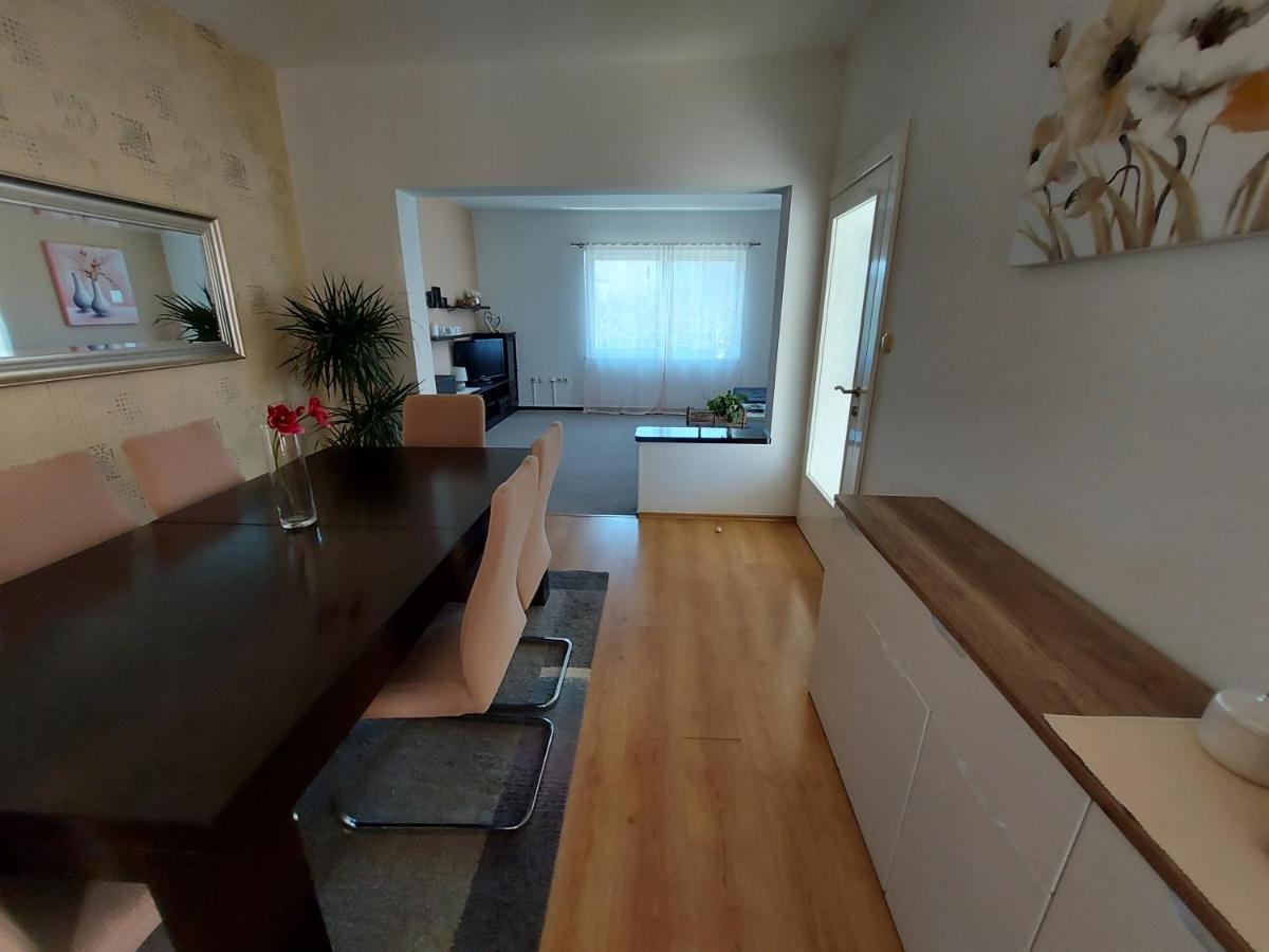Appartement Apartman Larisa à Kampor Extérieur photo
