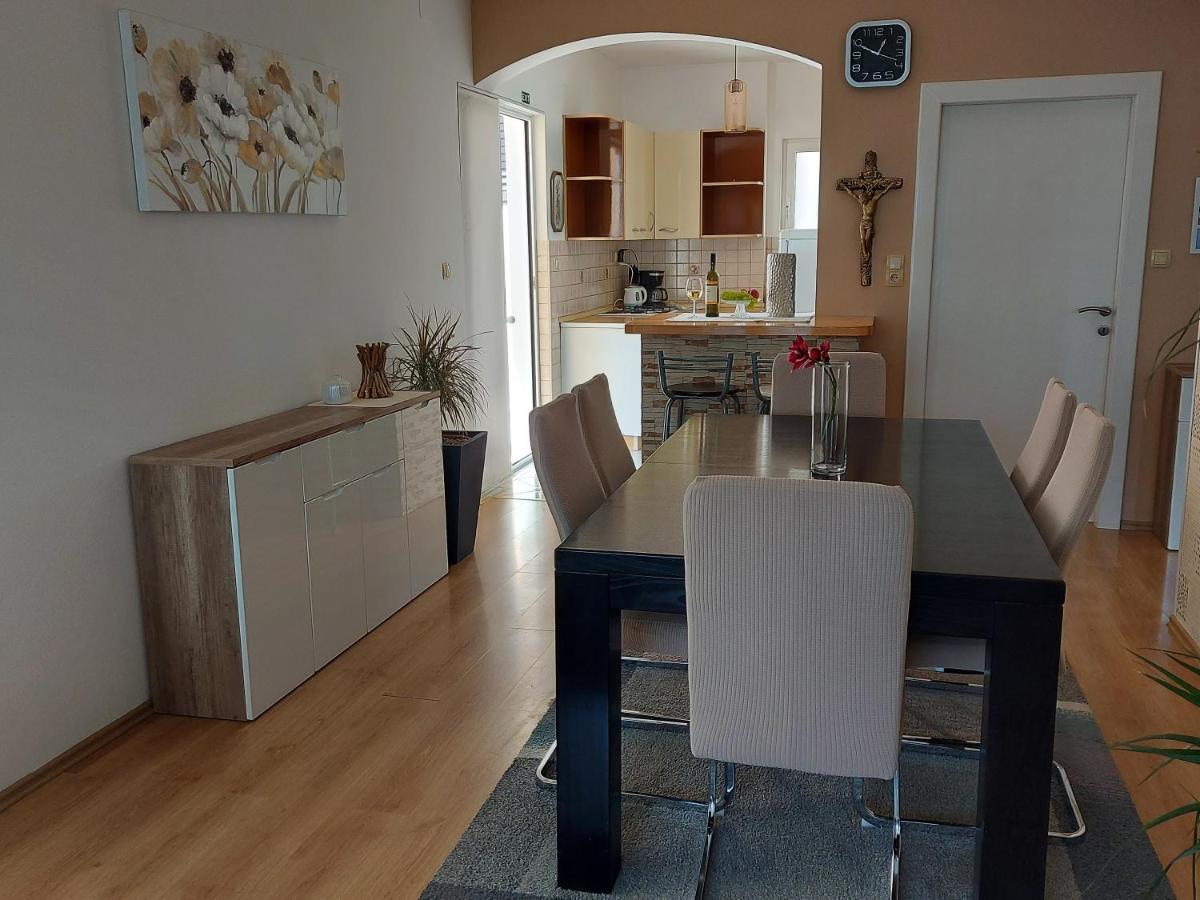 Appartement Apartman Larisa à Kampor Extérieur photo