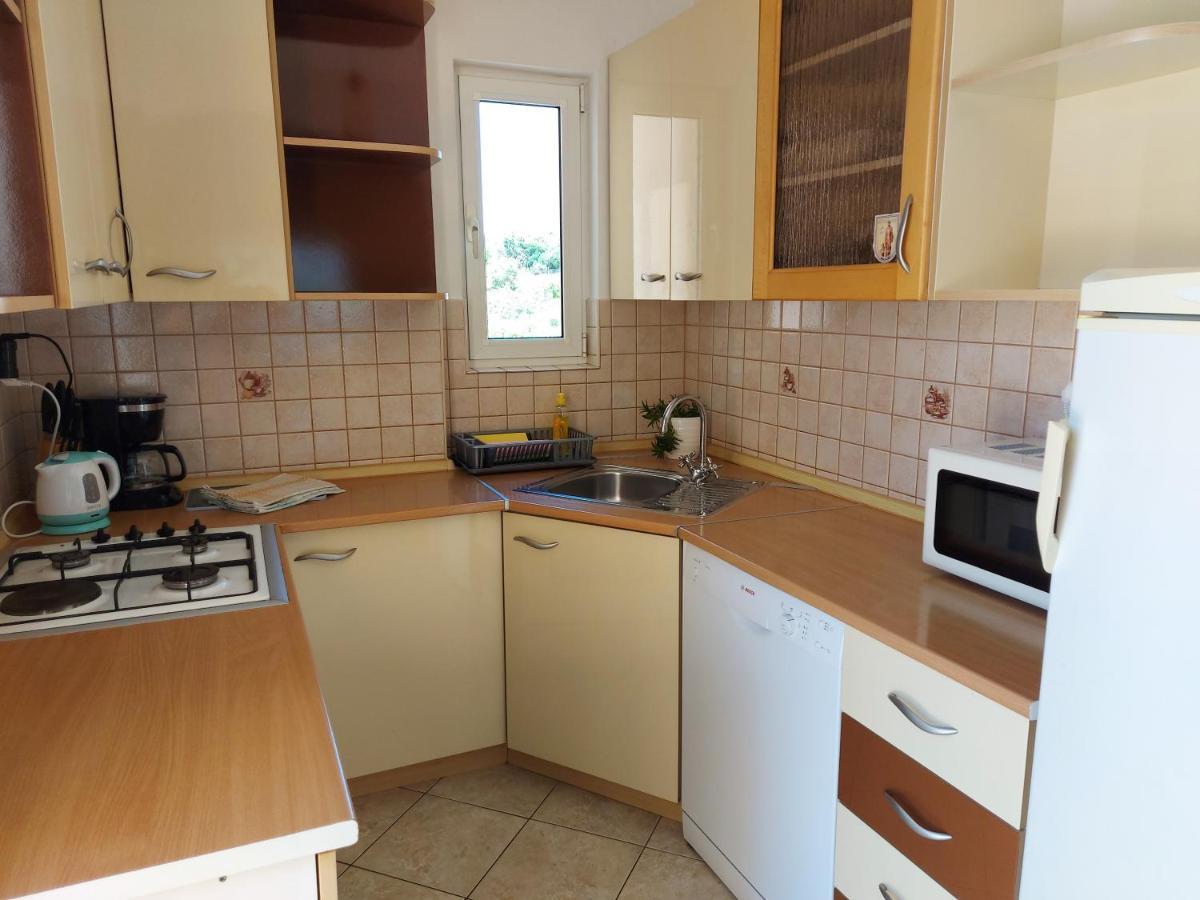 Appartement Apartman Larisa à Kampor Extérieur photo