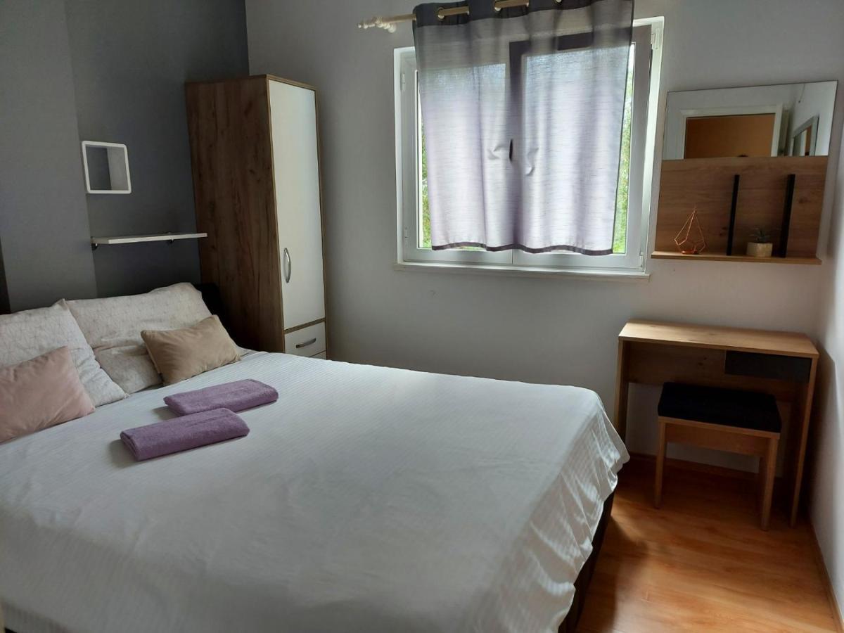 Appartement Apartman Larisa à Kampor Extérieur photo