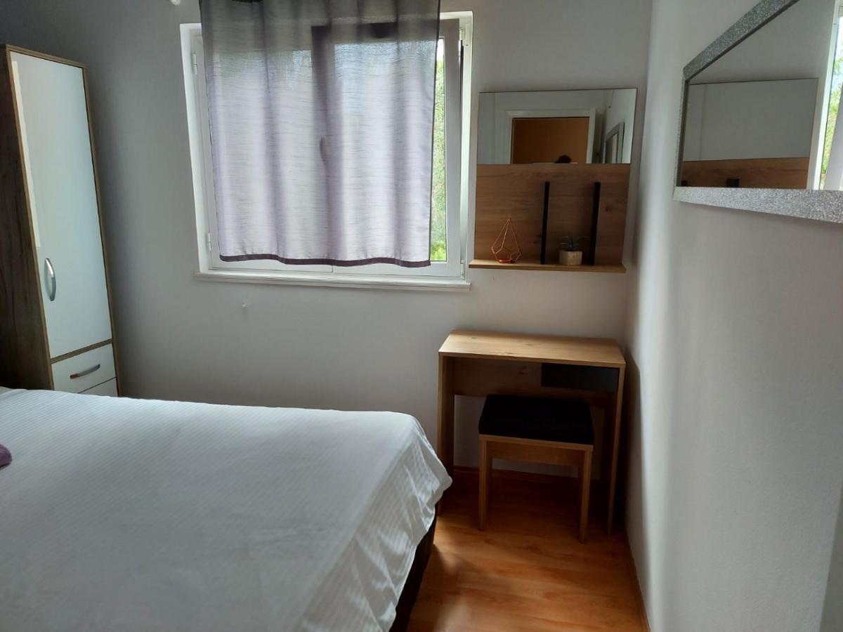 Appartement Apartman Larisa à Kampor Extérieur photo