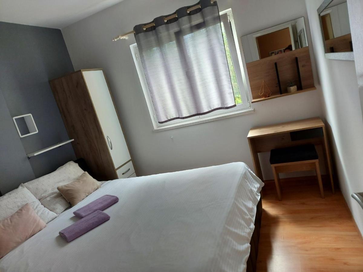 Appartement Apartman Larisa à Kampor Extérieur photo
