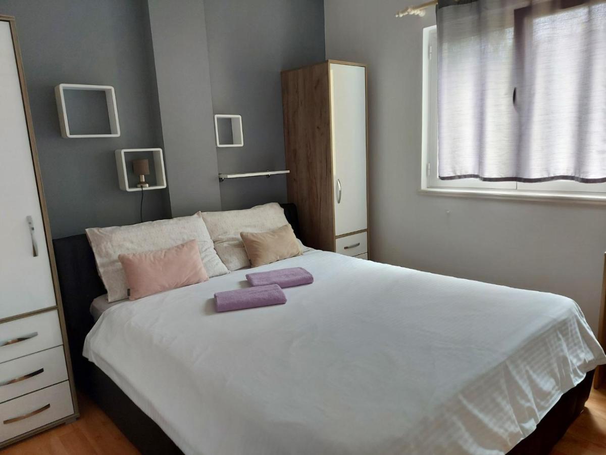 Appartement Apartman Larisa à Kampor Extérieur photo