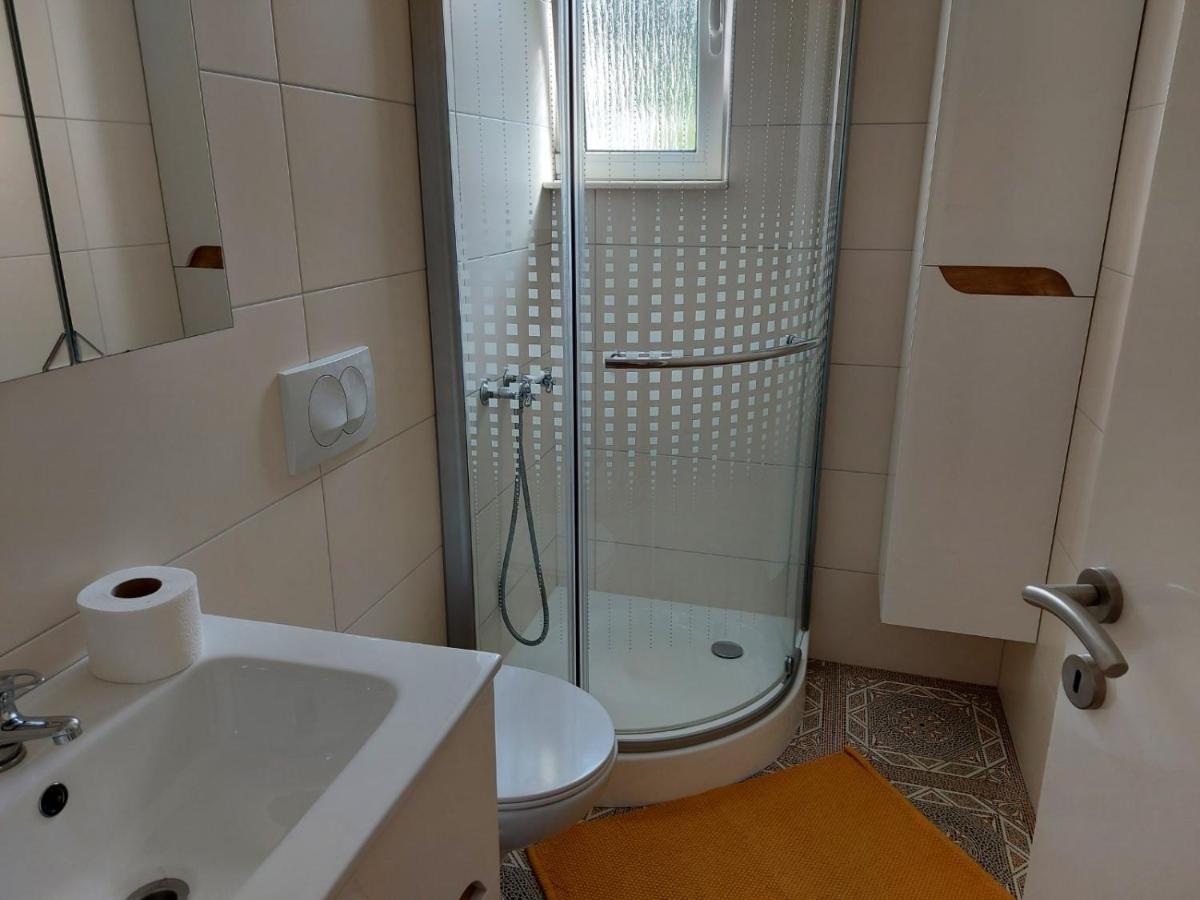 Appartement Apartman Larisa à Kampor Extérieur photo